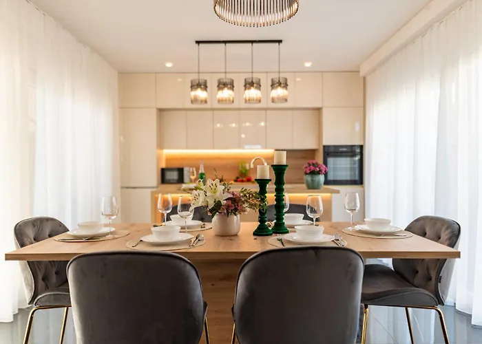 Willa Cvita & Mia Zadarvillas *